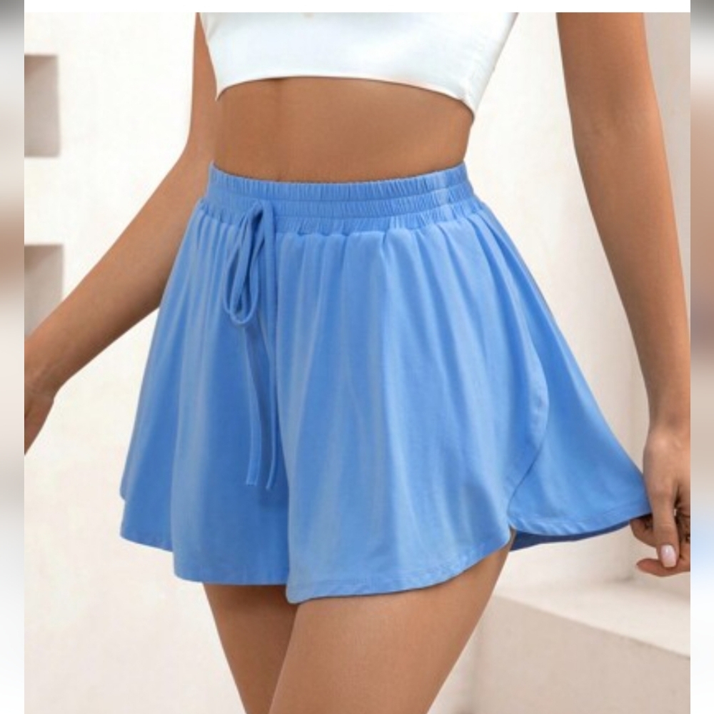 SHEIN Baby Blue Athletic Elastic Waist Shorts with Flared Design, Size 6 Medium